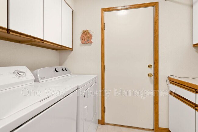 Building Photo - 508 Parkwood Dr