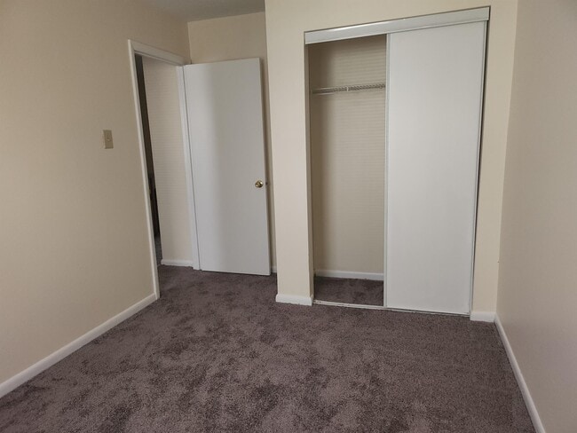 Building Photo - 8212 Londonderry Ct