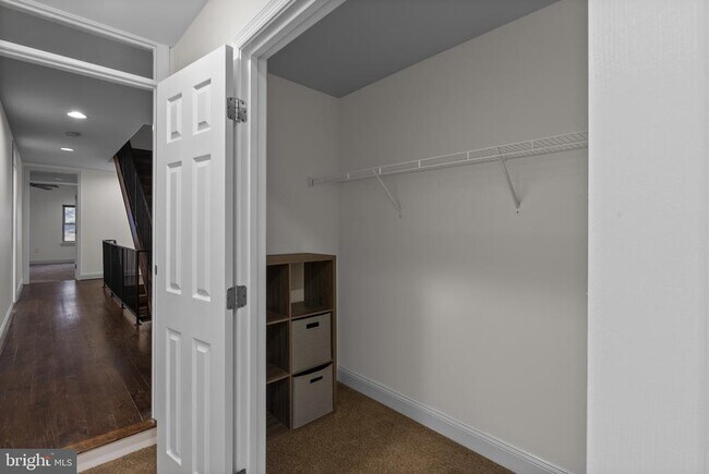 Building Photo - 402 E Fort Ave