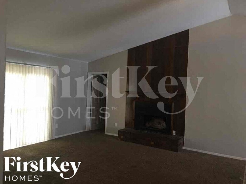 Building Photo - 5749 Jardin Pl