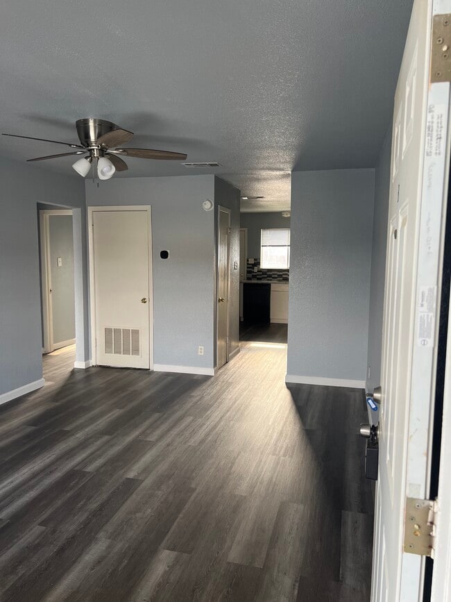 Building Photo - 1302 Quail Cir