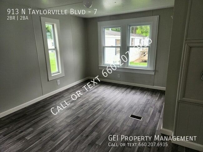 Building Photo - 913 N Taylorville Blvd