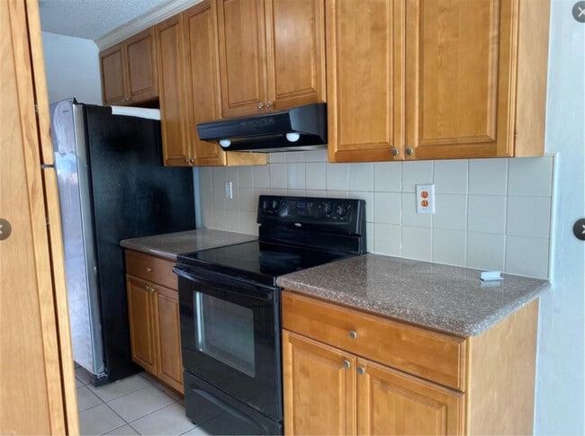 Building Photo - 8233 NW 8th Ct