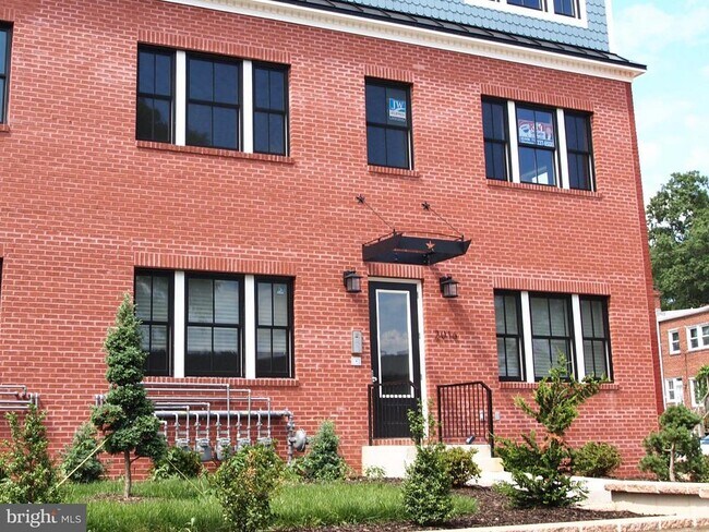 Primary Photo - 2016 D St NE