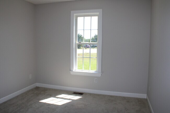 Building Photo - 80 Senter Farm Ct