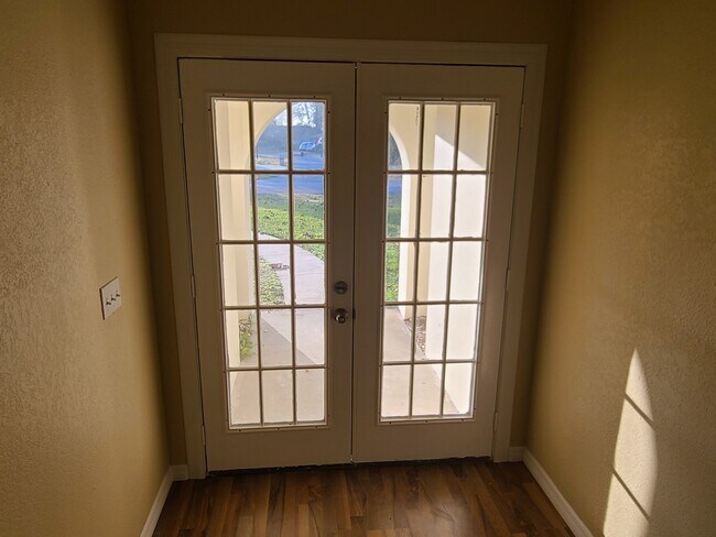 Primary Photo - 60 Welling Ln
