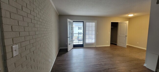 Building Photo - British Lake Apartments