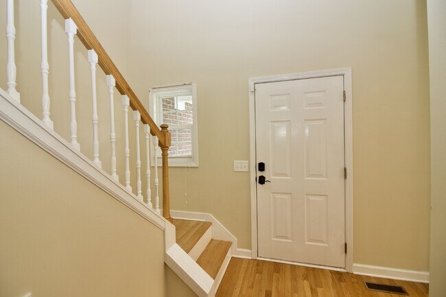 Building Photo - Great 3 bed + bonus house in Aberdeen