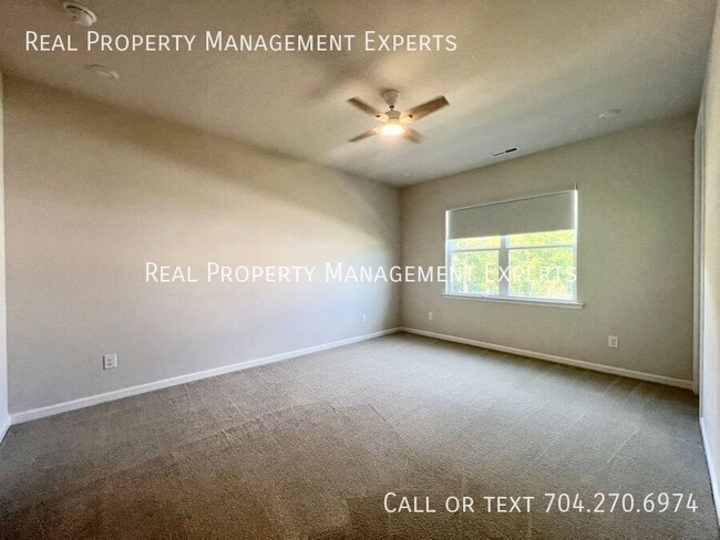 Building Photo - 3115 Hutton Gdns Ln