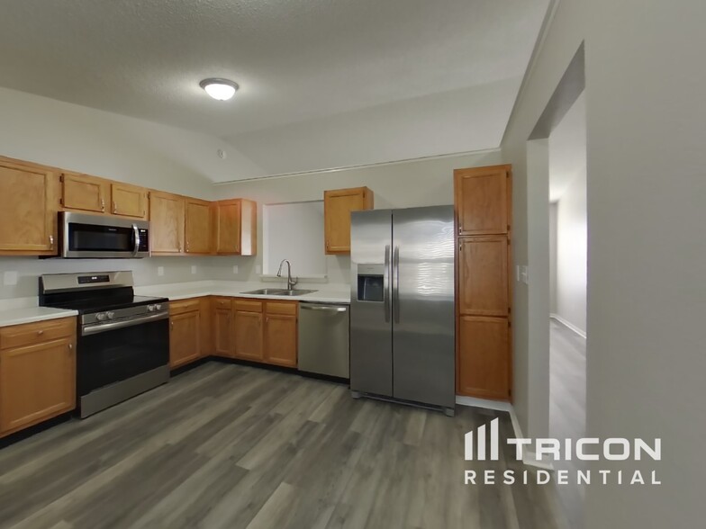 Building Photo - 701 Millbrook Dr