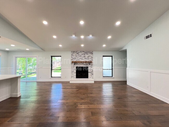 Building Photo - 1331 Buttercup Ct