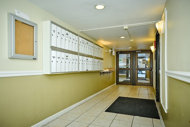 Building Photo - 2424 W Estes Ave