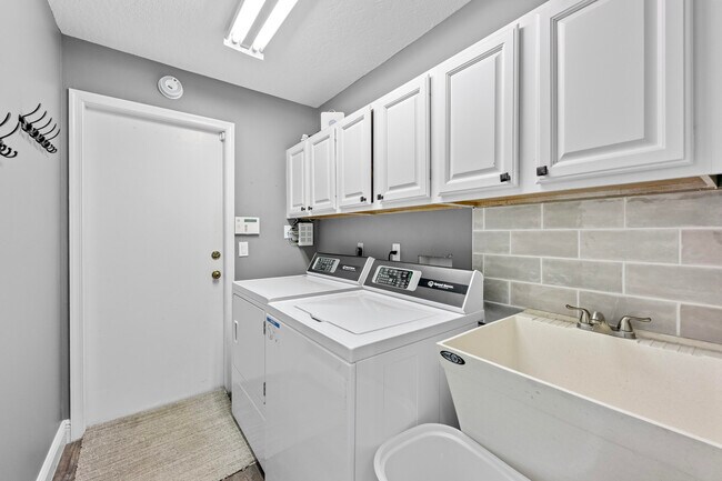 Building Photo - 3033 SE Brierwood Pl