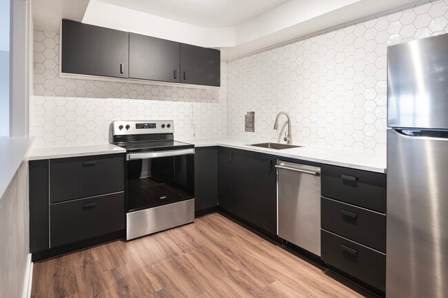 Building Photo - 6118 N Sheridan Rd