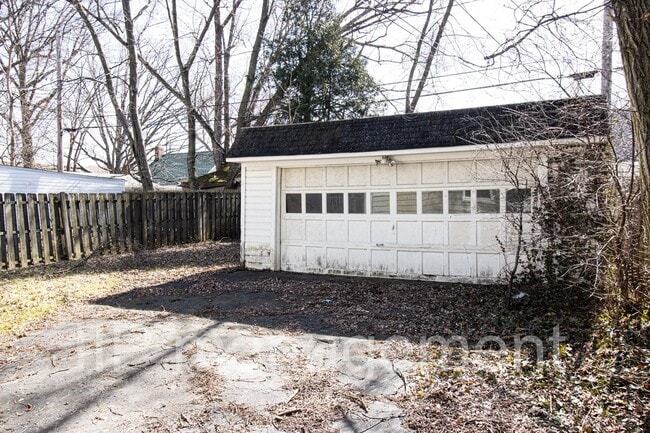 Building Photo - Cleveland Heights Spacious 3bed Home - Sec...
