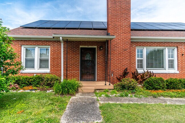 Building Photo - 120 Windsor Dr
