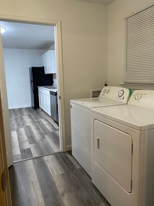 Building Photo - 148 Shamrock Dr