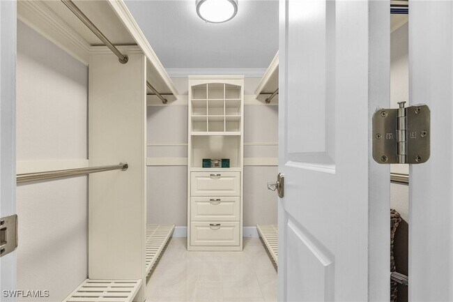Building Photo - 234 Banyan Blvd