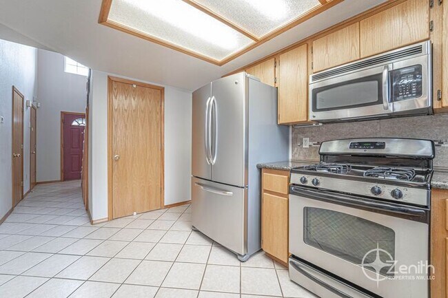 Building Photo - 10404 NE 65th Ave