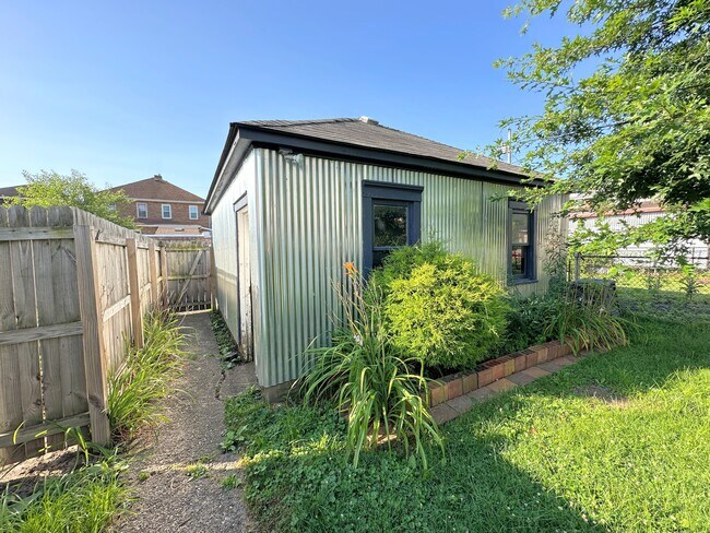 Building Photo - 7104 Schoyer Ave