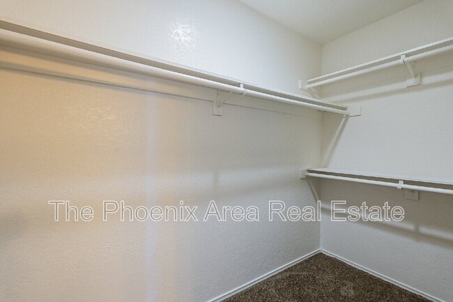 Building Photo - 2232 W Lindner Ave