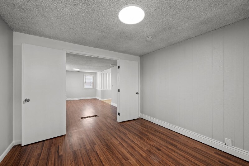 Building Photo - 4570 W Center Ave