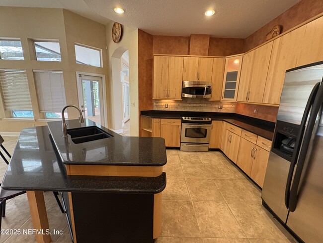 Building Photo - 585 Golden Links Dr