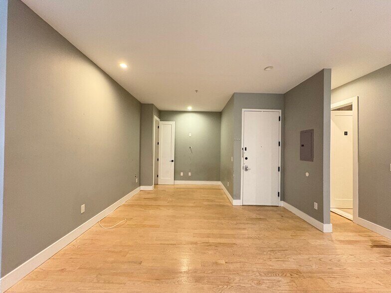Building Photo - 609 Communipaw Ave