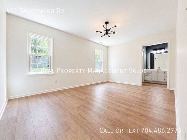 Building Photo - 401 Sandymead Rd
