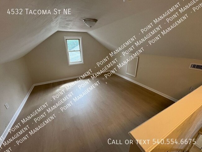 Building Photo - 4532 Tacoma Ave NE