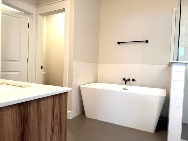 Building Photo - 5338 Donovan Gdns Ln