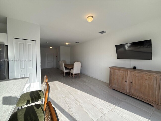 Building Photo - 412 NW 12th Pl