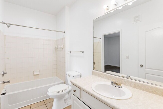 Building Photo - 17906 Villa Creek Dr