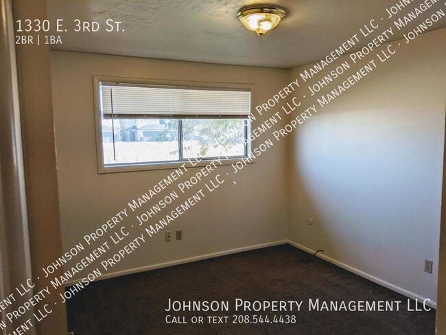Building Photo - 1330 E 3rd St