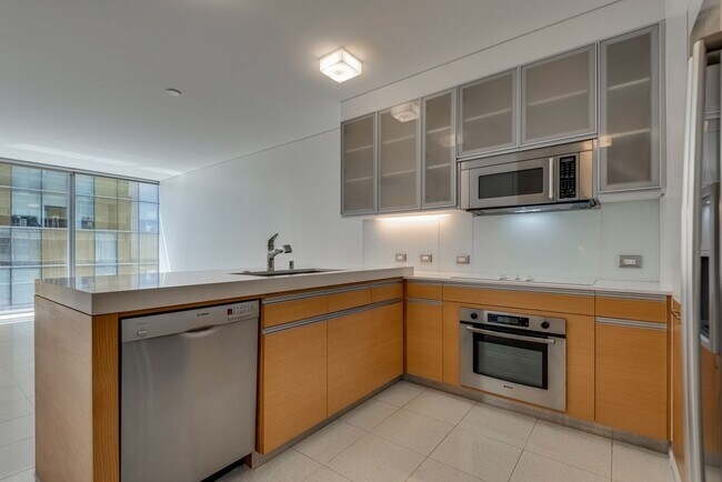 Building Photo - Veer Towers 2210E-CityCenter Views from th...