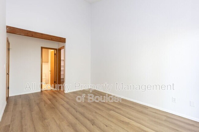 Building Photo - 5056 Buckingham Rd