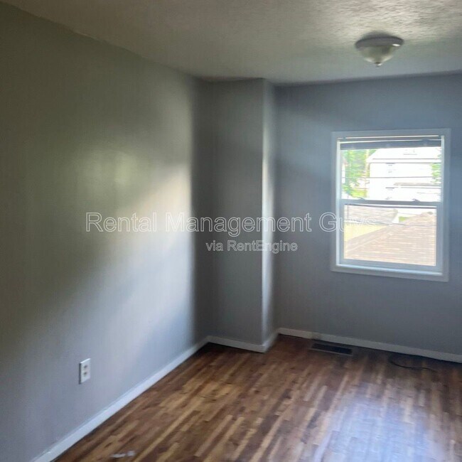 Building Photo - 2110 Fremont Ave N