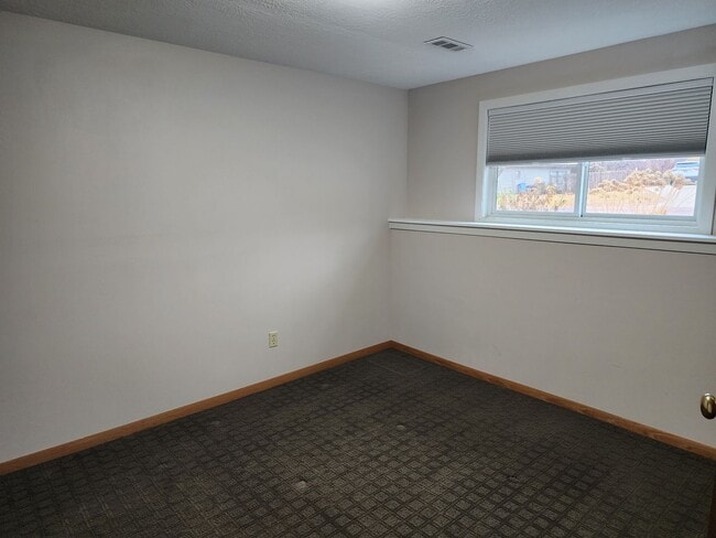 Building Photo - Three bedroom two bathroom house for rent