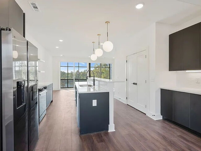 Building Photo - "Spacious 4-Bed Townhouse Oasis in Nashville – 2,500 Sq. Ft. of Modern Comfort!"