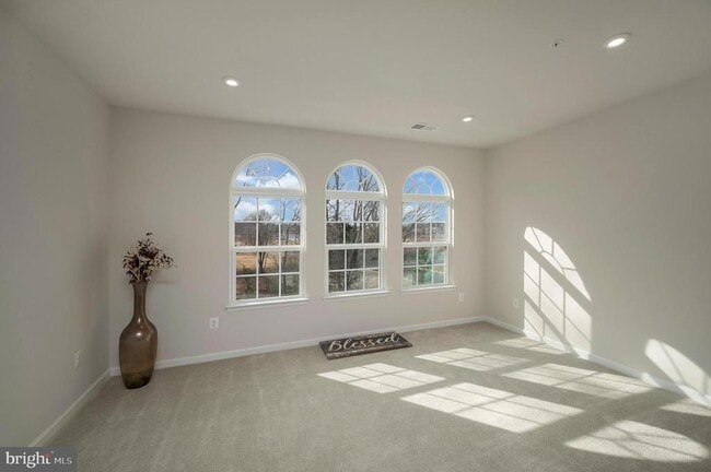 Building Photo - 7977 Independence Dr