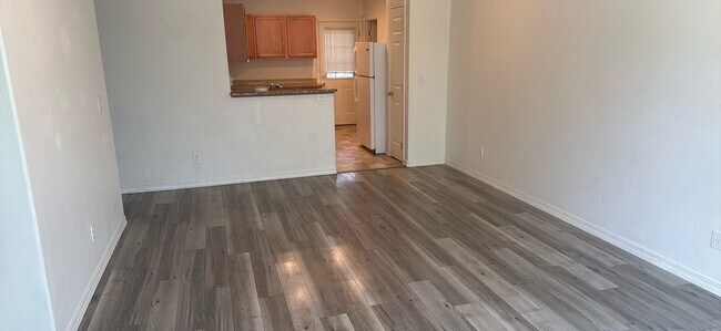 Building Photo - 225 Hudson Ave