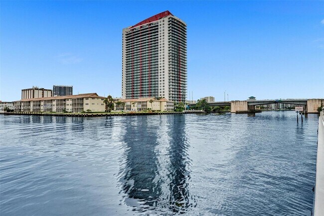 Building Photo - 1833 S Ocean Dr