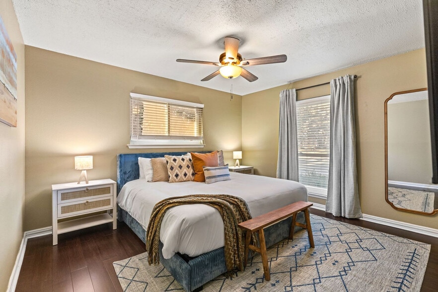 Building Photo - 326 Whisper Wood Ln