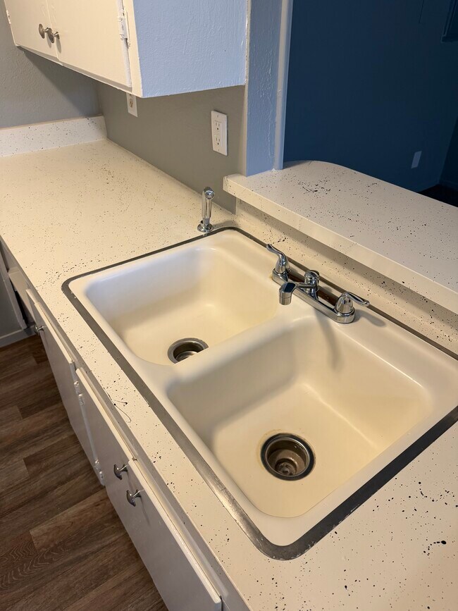 Building Photo - Pine Street Terrace