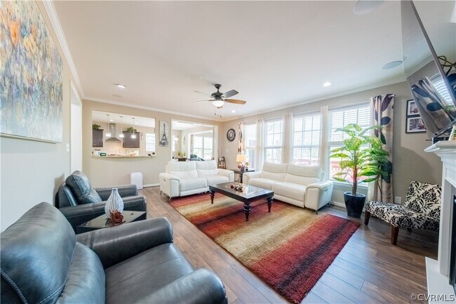 Building Photo - 9535 Thornecrest Dr