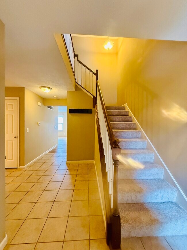 Building Photo - 1112 Ekstam Dr