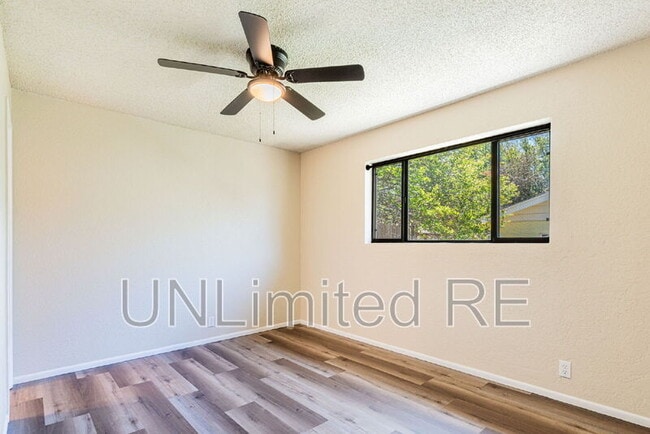 Building Photo - 2926 N Steves Blvd