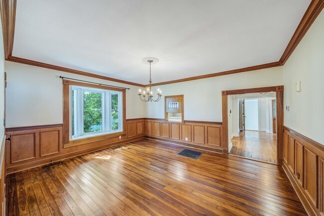 Building Photo - 2316 W Beach Dr