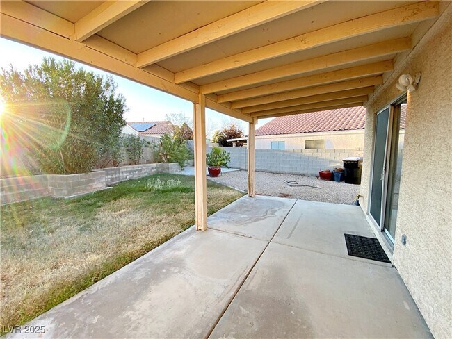 Building Photo - 1037 Cedar Pines St