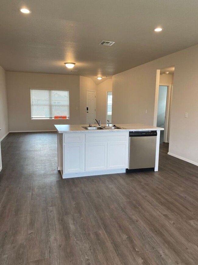 Building Photo - *Pre-leasing* Four Bedroom | Two Bath Home...